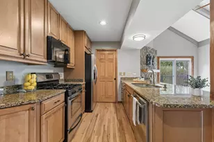 938 Canterbury Dr, Crystal Lake, IL 60014 - Photo 7