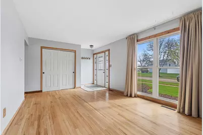 938 Canterbury Drive, Crystal Lake, IL 60014 - Photo 11