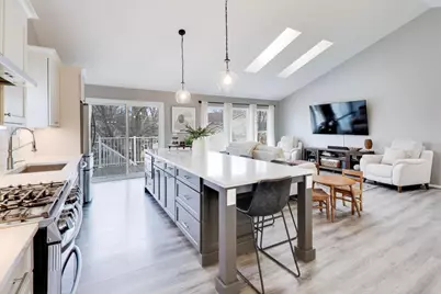 2080 Pennsbury Lane, Hanover Park, IL 60133 - Photo 3