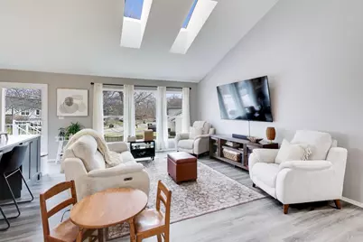 2080 Pennsbury Lane, Hanover Park, IL 60133 - Photo 5