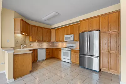 245 W Johnson Street #302, Palatine, IL 60067 - Photo 7