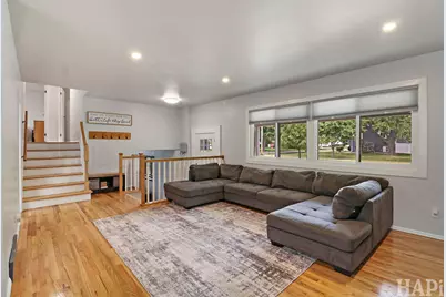 201 Berkshire Drive, Crystal Lake, IL 60014 - Photo 7