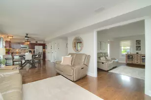 421 Burke Dr, Carol Stream, IL 60188 - Photo 9