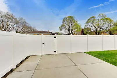 5921 N Melvina Avenue, Chicago, IL 60646 - Photo 33