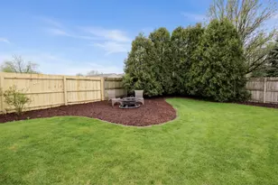141 Old Farm Mid Ct, Bradley, IL 60915 - Photo 5