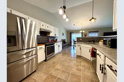 3150 Montrose Drive, Lake in the Hills, IL 60156 - Photo 7