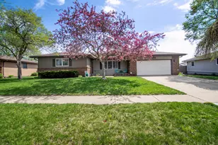 434 Meadows Rd S, Bourbonnais, IL 60914 - Photo 1