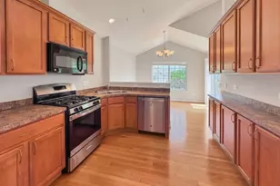 3381 Cameron Dr, Elgin, IL 60124 - Photo 9