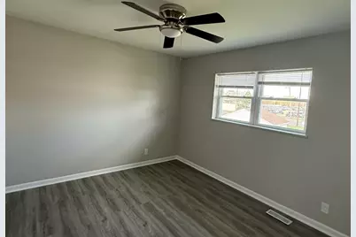 691 Old Indian Trail Road, Aurora, IL 60506 - Photo 15