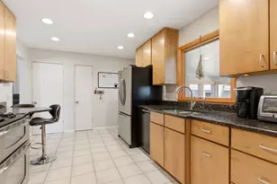 329 Tanoak Ln, Naperville, IL 60540 - Photo 9