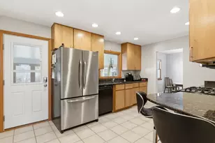 329 Tanoak Ln, Naperville, IL 60540 - Photo 11