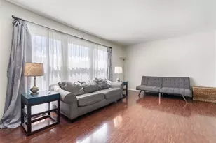 2040 Tiffany Dr, Schaumburg, IL 60194 - Photo 3