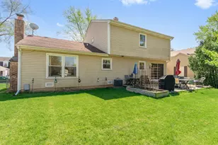 2040 Tiffany Dr, Schaumburg, IL 60194 - Photo 21