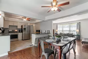 2040 Tiffany Dr, Schaumburg, IL 60194 - Photo 5