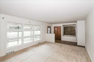 7N362 Sycamore Ave, Medinah, IL 60157 - Photo 5