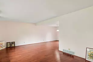 18342 W Linda Ln, Gurnee, IL 60031 - Photo 7