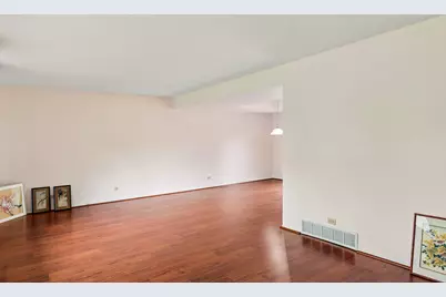 18342 W Linda Lane, Gurnee, IL 60031 - Photo 5