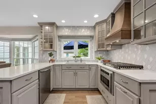 2017 Somerset Ln, Wheaton, IL 60189 - Photo 9