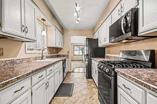 157 Saenz Ln, Joliet, IL 60436 - Photo 5