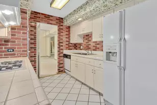 1903 Cheshire Ln, Wheaton, IL 60189 - Photo 9