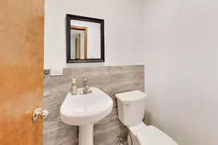 946 W Sheridan Rd, Chicago, IL 60613 - Photo 13