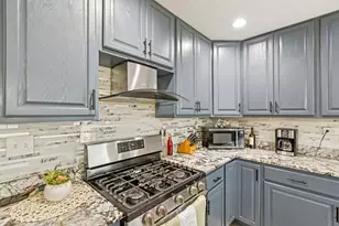 2 Emerson Dr, Schaumburg, IL 60194 - Photo 15