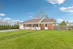 2 Emerson Dr, Schaumburg, IL 60194 - Photo 3