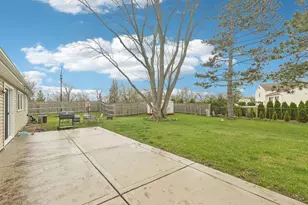 2 Emerson Dr, Schaumburg, IL 60194 - Photo 31