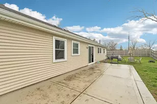 2 Emerson Dr, Schaumburg, IL 60194 - Photo 7