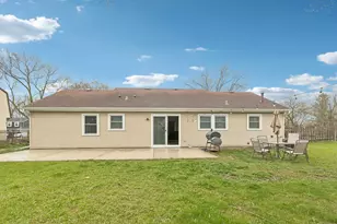 2 Emerson Dr, Schaumburg, IL 60194 - Photo 5