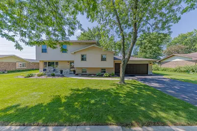 220 Pfaff Drive, Frankfort, IL 60423 - Photo 1