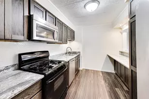 1056 N Mill St, Naperville, IL 60563 - Photo 7