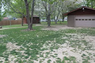 210 Circle Dr, Salem, IL 62881 - Photo 7