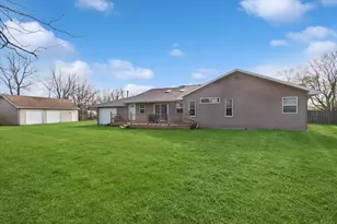 2 Division St, Bristol, IL 60512 - Photo 5