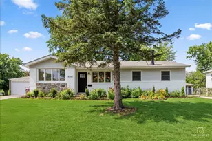 8766 S 83rd Ct, Hickory Hills, IL 60457 - Photo 5