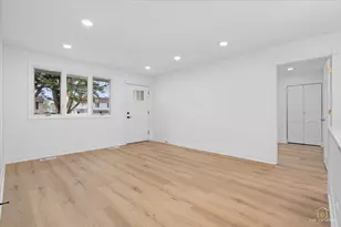 8766 S 83rd Ct, Hickory Hills, IL 60457 - Photo 9