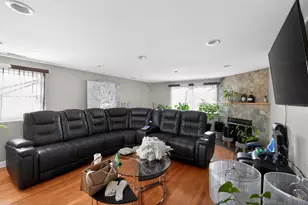 540 N Michigan Ave, Villa Park, IL 60181 - Photo 9