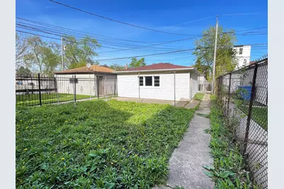 10209 S Vernon Avenue, Chicago, IL 60628 - Photo 23