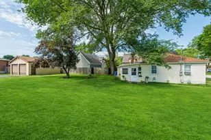 319 N Lord Ave, Carpentersville, IL 60110 - Photo 25