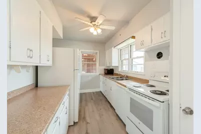 319 N Lord Avenue, Carpentersville, IL 60110 - Photo 7