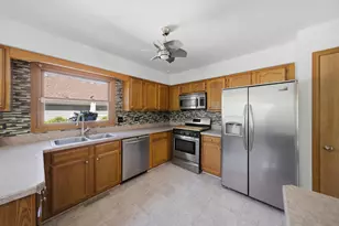 638 Anne Ct, Bolingbrook, IL 60440 - Photo 17