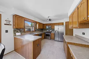 638 Anne Ct, Bolingbrook, IL 60440 - Photo 15