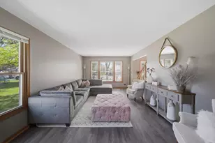 638 Anne Ct, Bolingbrook, IL 60440 - Photo 9