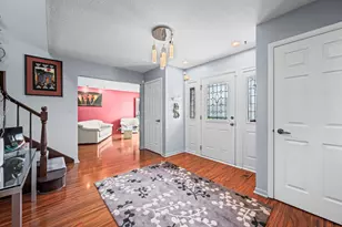4328 Phyllis Dr, Northbrook, IL 60062 - Photo 3