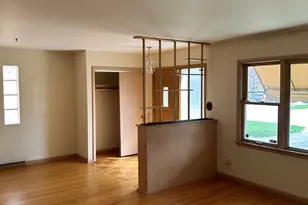 5636 W Sunnyside Ave, Chicago, IL 60630 - Photo 3