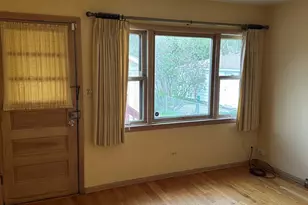 5636 W Sunnyside Ave, Chicago, IL 60630 - Photo 13