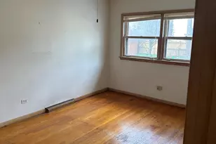 5636 W Sunnyside Ave, Chicago, IL 60630 - Photo 9