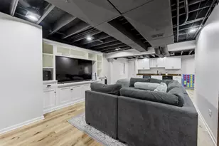 1601 Crowfoot Cir N, Hoffman Estates, IL 60169 - Photo 17