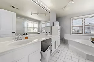 1601 Crowfoot Cir N, Hoffman Estates, IL 60169 - Photo 13