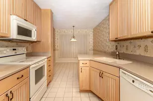 3407 41st St, Moline, IL 61265 - Photo 5
